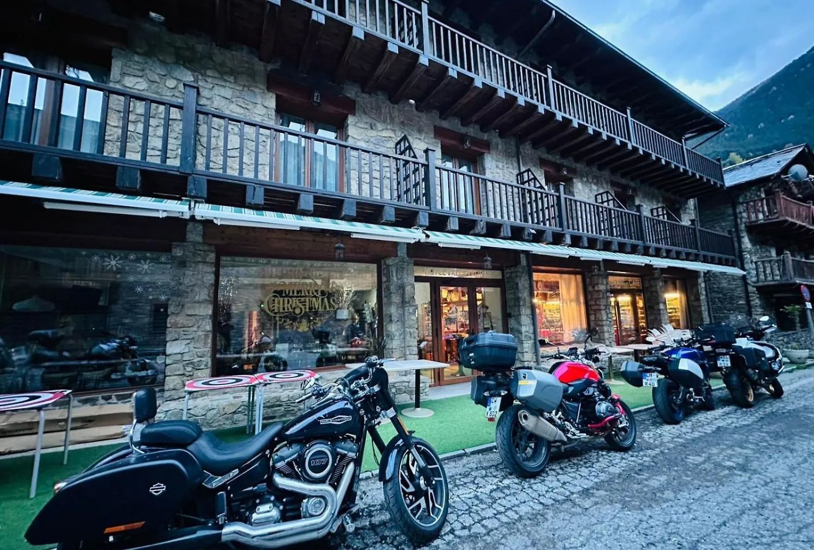 Hotel Valls Valira Os de Civís