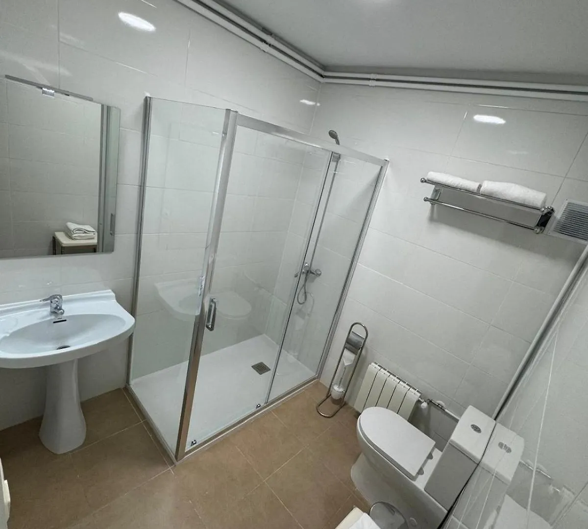 Hotel Valls Valira Os de Civís