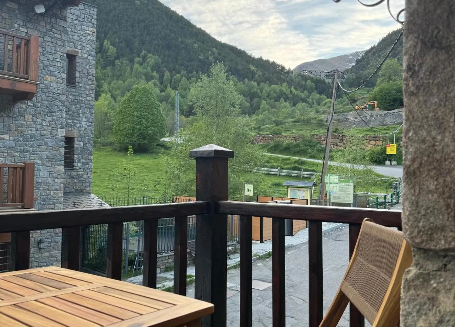 Hotel Valls Valira Os de Civís